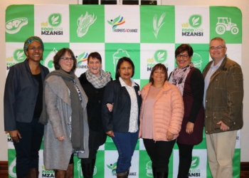 Pictured from the left is Dawn Noemdoe, (Food For Mzansi Editor), Amanda Gouws, (professor of political science and the SARChl Chair in Gender Politics), Maritjie Cornelissen, (Acting Deputy Director of Quality and Transformation Management at the Department of Agriculture for the Western Cape Government), Jacqueline Goliath (CEO of De Fynne Nursery), Alfreda Mars (CEO of Middlepos Farm), Preline Swart (CEO of Swart Boerdery) and Francois Swanepoel (Executive Director: VKB Landbou Vrystaat).