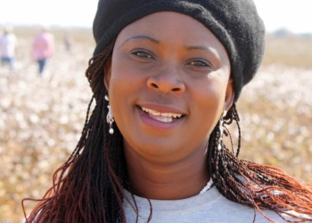 Despite challenges and hardship, 38 year old Maria Swele broke the mold to become an award-winning cotton farmer.