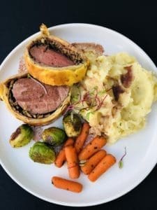 Beef wellington with red wine jus
