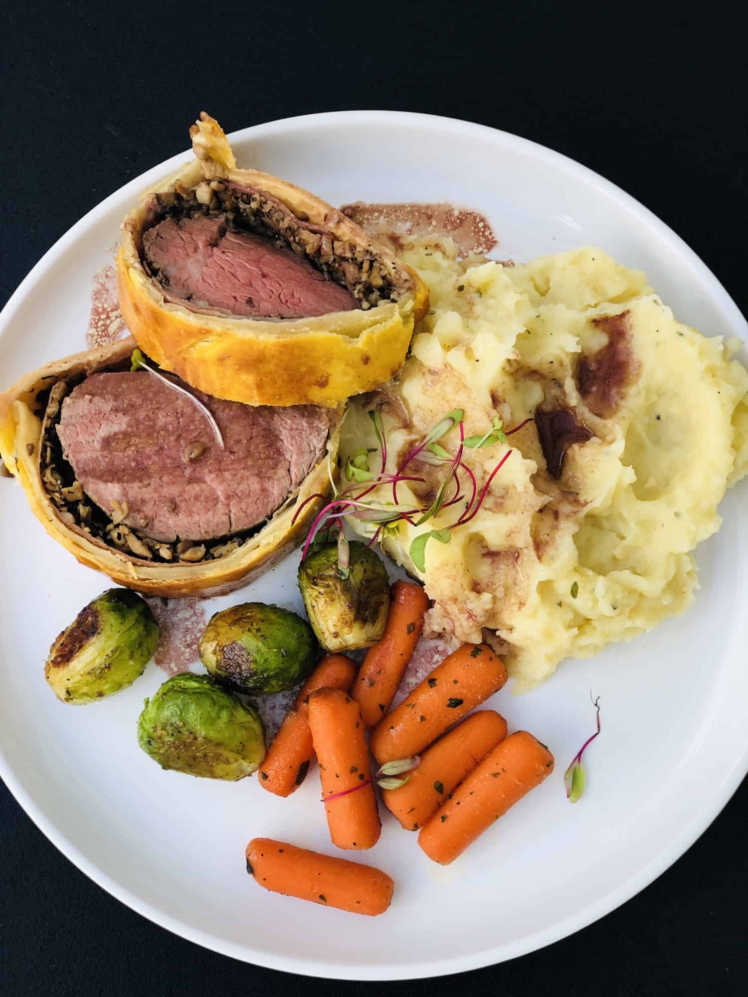 Beef wellington with red wine jus