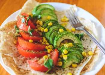 Find out everything you need to know about the ‘new’ brain foods for the back-to-school rush, from eggs and avo to chocolate and blueberries.