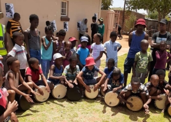 The Isibindi food garden, a National Association of Child Care Workers (NACCW) initiative started by childcare workers, is helping feed children and youths in communities around Kimberly.
