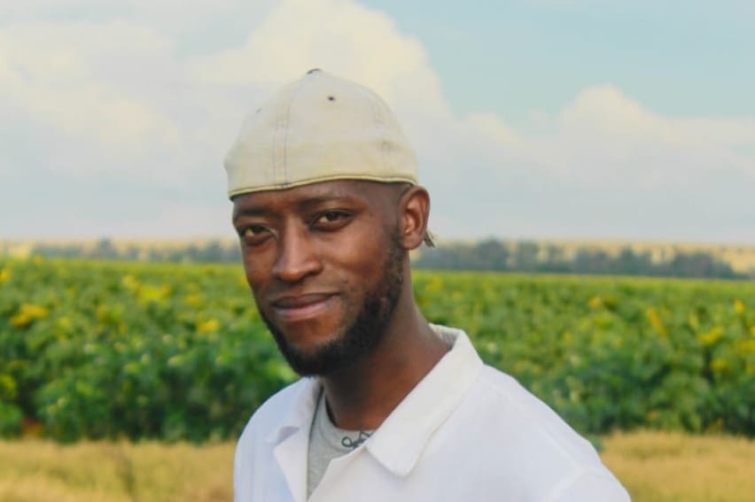 Thapelo Phiri is one of earth's "groundkeepers". As an organic fertiliser specialists, he helps crop farmers get the most out of the land they farm on.