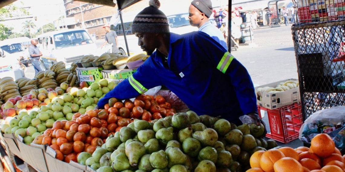 Street traders and small scale farmers are always neglected in times of crisis and the leaders in the agriculture sector have urged government to prioritize them in future to protect our food systems. Photo: Nomfundo Xolo / GroundUp