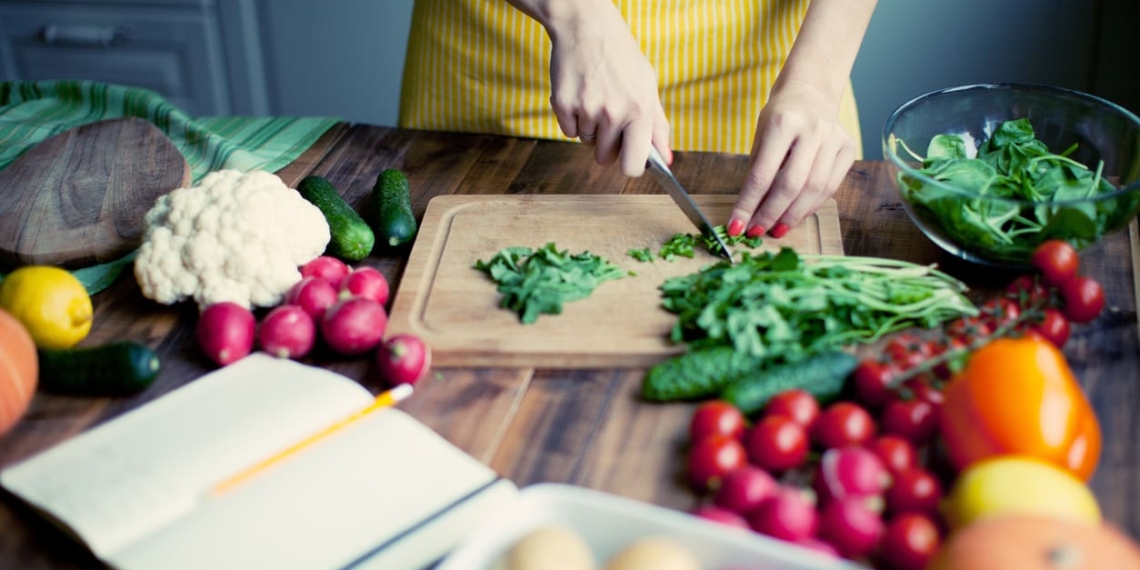The main health benefit of locally grown food is that it's fresher. Fruits and vegetables begin to lose their nutrients within 24 hours of being picked, so fresher produce is more nutritious. Photo: MediBank