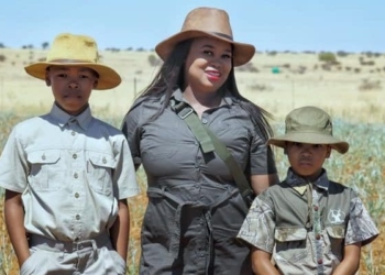 Who needs Superman and Spider-Man when you can spend your eight birthday party on your grandfather’s farm? Meet little Kutlo Mongale and his cousins, the future farmers behind the trending photoshoot. The eight-year-old future farmer Kutlo Mongale (on the far right) and his mother, Ipeleng Mongale (middle) celebrated their birthday's on a farm with friends and family. Samkelo Bangiwe, Kutlo's cousin (on the far left) spend the day with him. Photo’s: Olebogeng Moshoeu