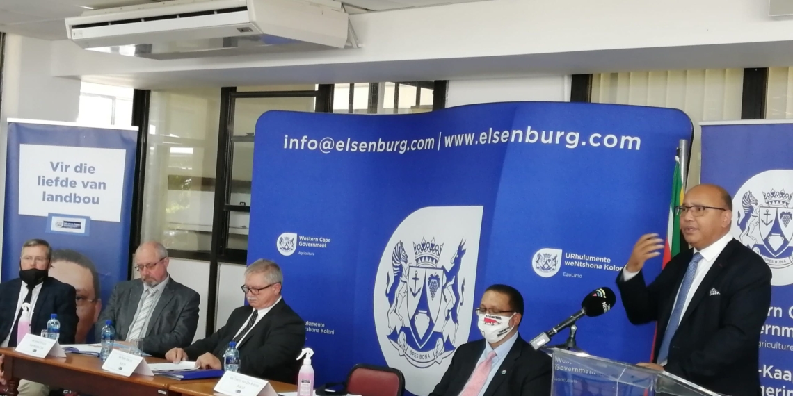 Pictured from the left is, respectively, Agri Western Cape’s chief executive and president, Jannie Strydom and Cornie Swart, Agri SA president Pierre Vercueil, Western Cape minister of agriculture Dr Ivan Meyer and Christo van der Rheede, newly appointed executive director of Agri SA.
