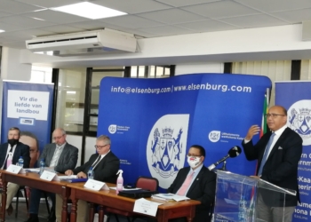 Pictured from the left is, respectively, Agri Western Cape’s chief executive and president, Jannie Strydom and Cornie Swart, Agri SA president Pierre Vercueil, Western Cape minister of agriculture Dr Ivan Meyer and Christo van der Rheede, newly appointed executive director of Agri SA.