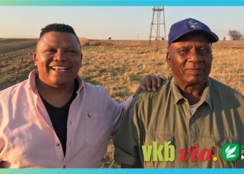 In the first episode of "Vir die liefde van die land", hosts Ivor Price and Piet Potgieter introduces viewers to Samson Mahlaba, a farmer who worked as a labourer for 50 years. Photo: Supplied.