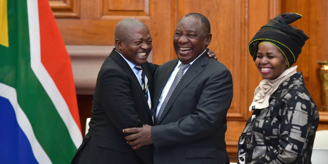 Pres. Cyril Ramaphosa has paid tribute to Dr Vuyo Mahlati, the late Afasa president. Pictured with Ramaphosa and Mahlati is deputy president David Mabuza (left). Photo: GCIS
