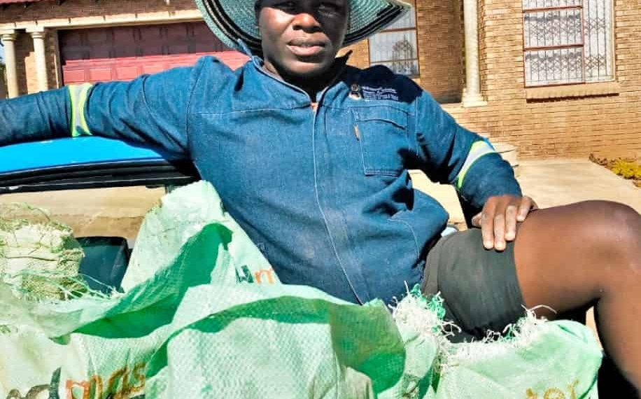 Taetso Tsebogo (23) and Mahlahlo Thibela (21) started their poultry and spinach farming enterprise with the help of their NSFAS bursaries. Photo: Supplied.