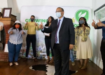 Celebrating a ministerial award from the Western Cape government are (from the left) Food For Mzansi’s Kobus Louwrens, Noluthando Ngcakani, Duncan Masiwa, Dawn Noemdoe, Dr Ivan Meyer, the Western Cape minister of agriculture, Sinesipho Tom and Joën Cornelissen. Photo: Food For Mzansi