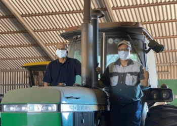 Pig farmer Ivan Cloete with the Western Cape minister of agriculture, Dr Ivan Meyer. Meyer wrote to minister Thoko Didiza to stop government’s attempts to move Cloete from the Colenso state farm in Darling in the Western Cape. Photo: Supplied/Food For Mzansi