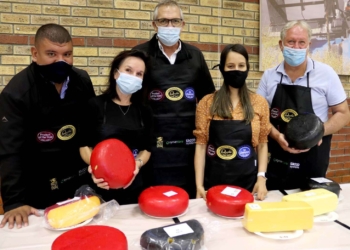 Breyton Milford (operations manager of Agri-Expo), Marlene van der Westhuizen (judge and celebrity chef), Johan Ehlers (CEO of Agri-Expo), Yumna Seedat (novice judge and product developer at Woolworths) and Alan Fourie (chief judge) at the 2021 SA Dairy Championships. Photo: Supplied/Food For Mzansi