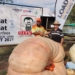 This year’s Goliat van Gat prize-winning pumpkin was cultivated by Wykus Lamprecht. He was congratulated by festival organiser Henri Combrink. Photo: Supplied/Food For Mzansi