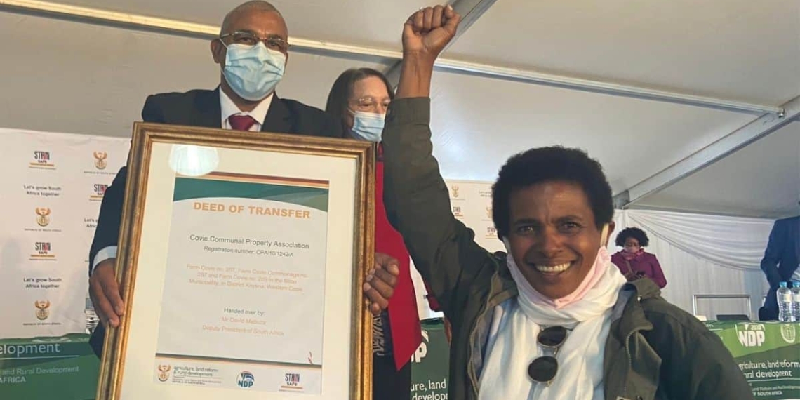 Deputy persident David Mabuza and ministers Patricia de Lille and Thoko Didiza handed over title deeds as part of government’s plan to accelerate land reform. Photo: Twitter