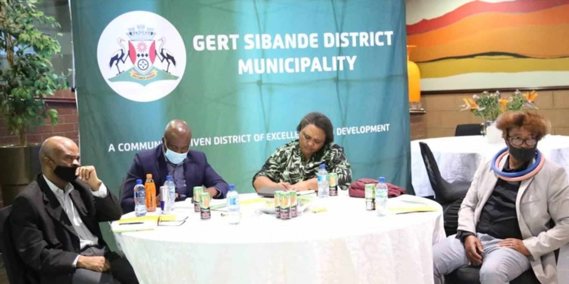 This weekend, minister Thoko Didiza met with farmers, farmers’ unions and other stakeholders to address issues in the Gert Sibande district of Mpumalanga. The issue of farm evictions was high on the agenda. Photo: Supplied/GCIS