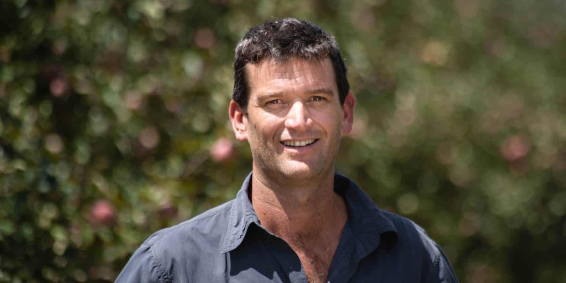 This evening, the 39-year-old Doug Osler won a cash prize from Free State Agriculture and gift vouchers from Kynoch and Brand New SA. Photo: Supplied/Food For Mzansi