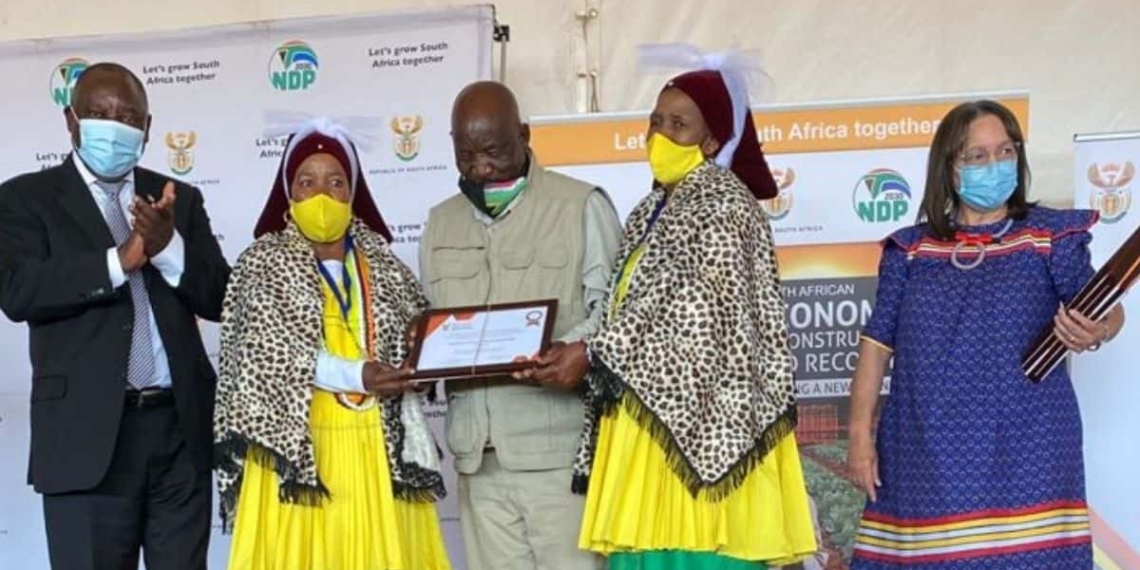 “The end of famine is nigh,” said the Tafelkop Farmers’ Association as 30 of their members received title deeds from President Cyril Ramaphosa and minister Patricia de Lille. Photo: Twitter