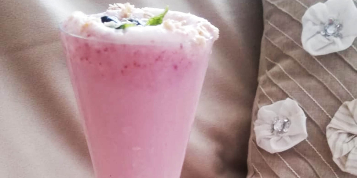 Treat yourself with Siphesile Mhlongo's recipe for a strawberry milkshake. Photo: Supplied/Health For Mzansi