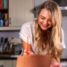 Andriette de la Harpe’s Stellenbosch-based cakery, ’n Mondvol (“a mouthful”), has become a beacon of light to many people who have been hit by the unintended consequences of the Covid-19 lockdown. Photo: Supplied/Food For Mzansi