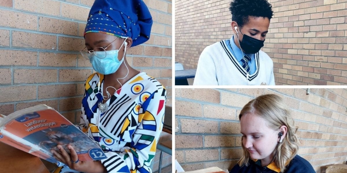 Learners from Kroonstad High School in the Free State have already started downloading the free AgriCareers podcast hosted by Food For Mzansi. They are also viewing the masterclasses in different subjects to help prepare them for the matric final exams. Photos: Koos Cronjé/Food For Mzansi