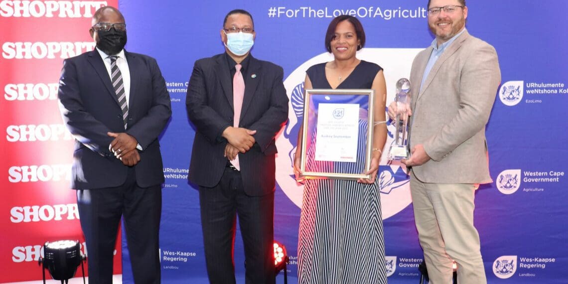 Dr Mogale Sebopetsa (Western Cape agriculture head of department), Dr Ivan Meyer (Western Cape minister of agriculture), Audrey September (the province's top agri worker of 2021) and Pieter van Zyl (general manager of procurement at Shoprite Freshmark). Photo: Supplied/Food For Mzansi