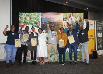 The award recipients with AFASA Youth leader Keatlegile Mnguni. From left to right are Morena Khashane, Devroll Boitumelo Legodi, Mnguni, Lufuno Netshekhudini, Pontso Mogotlane, Mlungisi Bushula and Mxolisi Mthombeni. Photo: Supplied/ Food For Mzansi