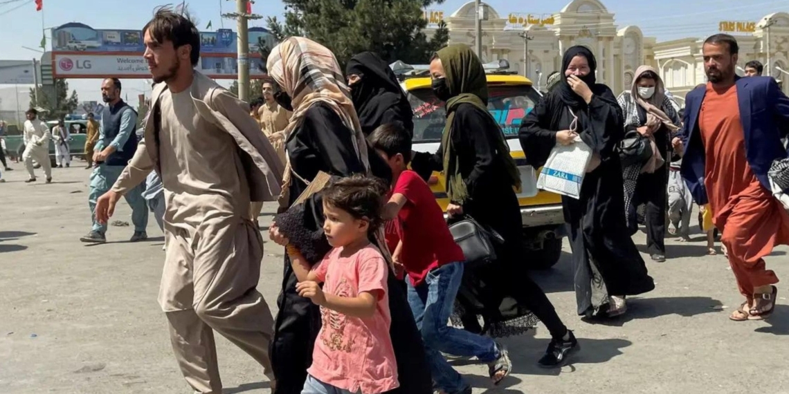 People try to get into Hamid Karzai International Airport in Kabul, Afghanistan. Photo: Supplied/Reuters