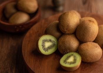 The kiwifruit industry has managed to sustain much-needed jobs in provinces such as KwaZulu-Natal, Limpopo and Mpumalanga in recent months. Photo: Supplied/Food For Mzansi
