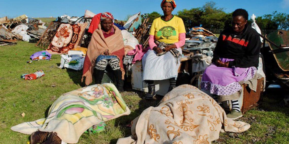 Nolusindiso Popana, Nobongile Bokoboko and Ntombentsha Hako take their turn looking out for trucks while No-Andile Nompoko and Khuselwa Bandla catch some sleep. Photo: Mkhuseli Sizani