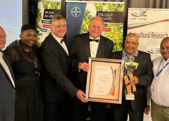 Limpopo farmer Aldrin Lawrence (second from the right) was announced as Potatoes SA’s Enterprise Development Farmer for 2022. He is pictured with André du Toit, Nomvula Xaba, Potatoes SA chief executive Willie Jacobs, JF van der Merwe and Rodney Mbuyazi. Photo: Deon van Zyl/Twitter