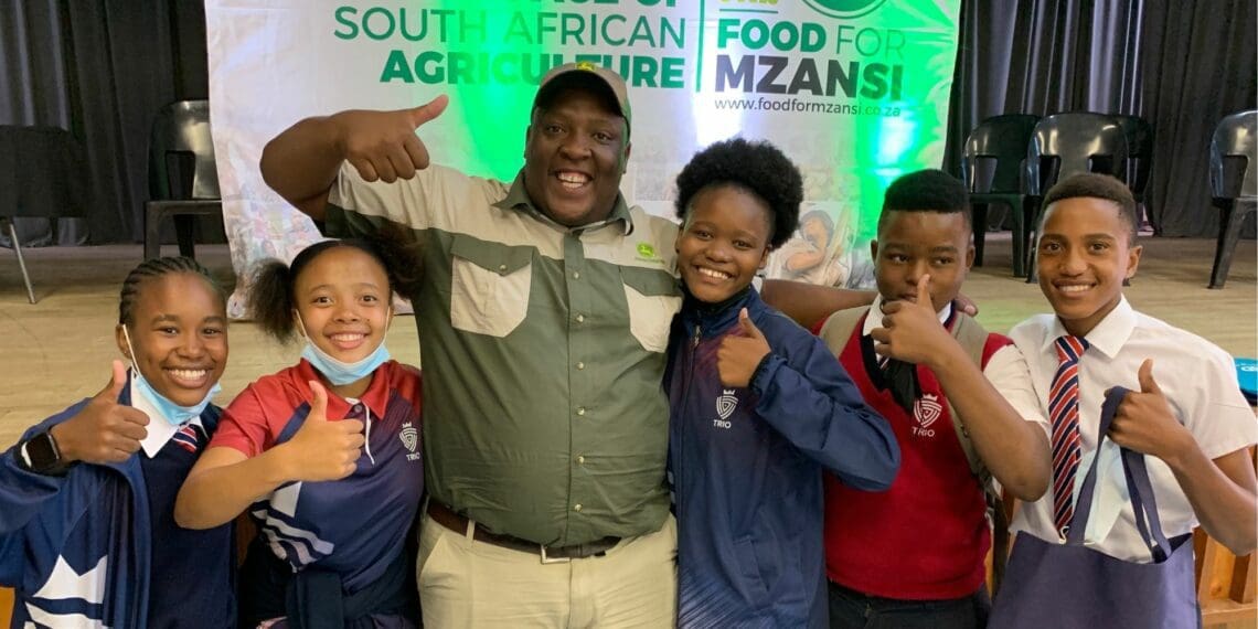 Khanyi Martins, Mosa Leopeng, farmer Nkosana Mtambo, Lethabo Mohoje, Musa Ndaba and Amohelang Dumane attended Food For Mzansi’s AgriCareers roadshow in Kroonstad, Free Sate. Photo: Ivor Price/Food For Mzansi