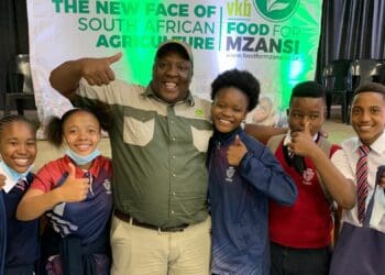 Khanyi Martins, Mosa Leopeng, farmer Nkosana Mtambo, Lethabo Mohoje, Musa Ndaba and Amohelang Dumane attended Food For Mzansi’s AgriCareers roadshow in Kroonstad, Free Sate. Photo: Ivor Price/Food For Mzansi
