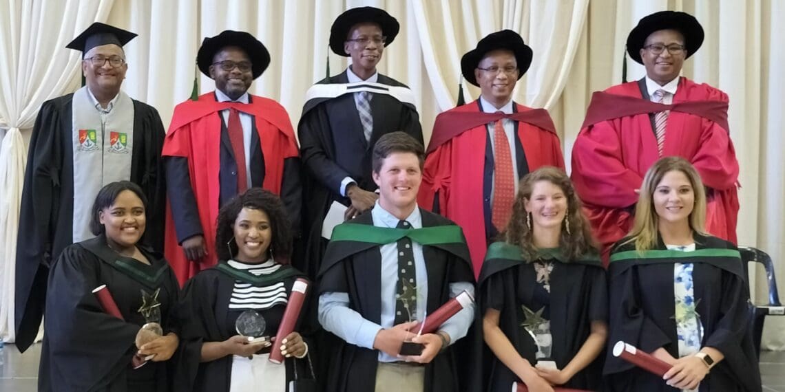 Graduating from Elsenburg in the Western Cape were (front, from left to right) Engela Uithaler, Nominqwene Nonjola, Cameron Moodie, Karli du Toit and Britteney Havenga. At the back are Darrel Jacobs (deputy director for general agricultural development support services), Dr Mogale Sebopetsa (head of Western Cape Agriculture), Mooketsi Ramasodi (director-general of the department of agriculture, land reform and rural development), Dr Ivan Meyer (Western Cape MEC for ariculture) and Dr Harry Malila (director-general of the Western Cape government). Photo: Supplied/Food For Mzansi