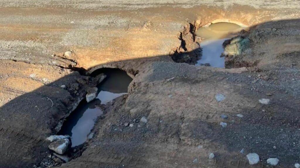 Unbearable road condition of R 701 in the Free State have resulted in farmers taking over from government. Picture Supplied/Food For Mzansi 