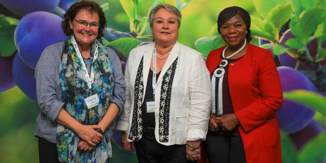 From left: Tanja Hichert (Hichert & Associates), Dr Ilse Trautmann, WC Department of Agriculture, and Prof Thuli Madonsela. Photo: Supplied/Hortgro