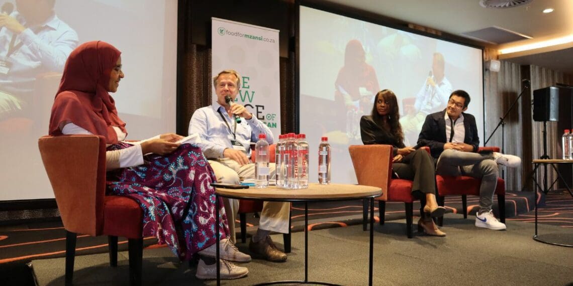 From left: Dawn Nomdoe, host of Farmer's Inside Track,. Corné Liebenberg, marketing director at Laeveld Agrochem, Paul Kim, cofounder of PeopleFlow, and Agnes Hove, treasurer at of African Women in
Agriculture. Photo: Gabie Du Plessis/Food for Mzansi