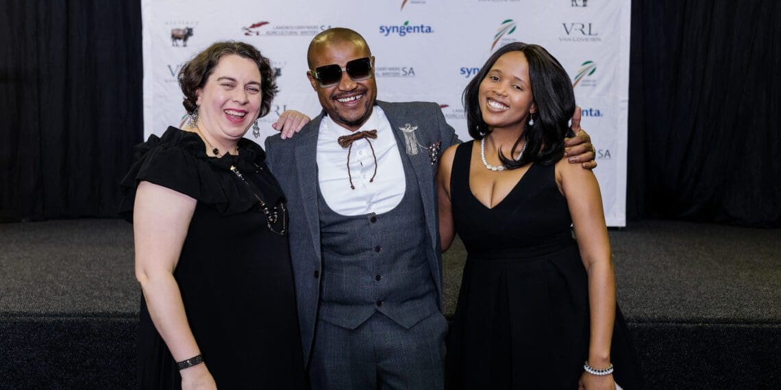 Agricultural Writers SA chairperson, Liza Bohlman, Free State farmer Clifford Mthimkhulu and Gauteng farmer Gugulethu Mahlangu. Photo: Supplied/Liza Snyman