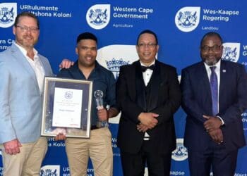Shoprite Freshmark’s general manager: procurement, Pieter van Zyl, Western Cape agriculture minister Dr Ivan Meyer, Nigel Klaasen from Fruitways, and Dr Mogale Sebopetsa, the head of the Western Cape department of agriculture. Photo: Supplied/Food For Mzansi