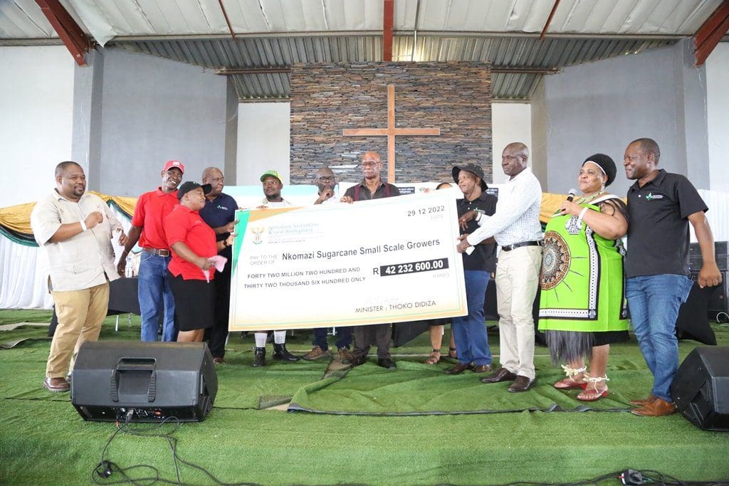 The national minister of agriculture, Thoko Didiza, together with the South African Farmers Development Association’s (SAFDA’s) chief executive officer, Dr Siyabonga Madlala handing over a check worth R42.2 million to the Nkomazi sugarcane small-scale growers. Photo: Supplied/DALRRD