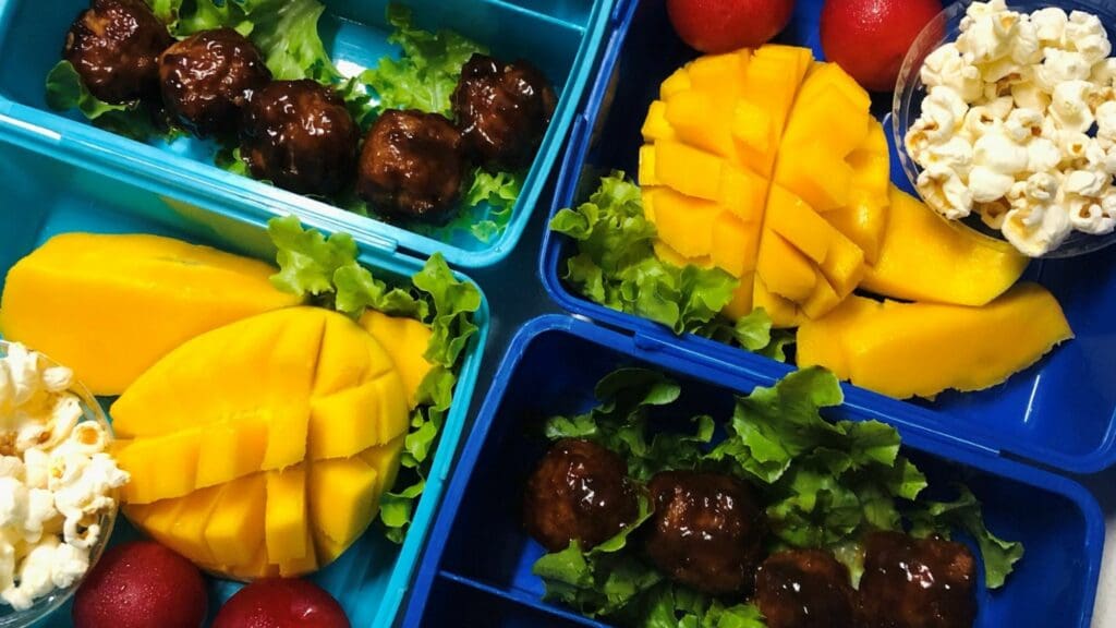 Hiteka Kitchen introduced two innovations: nutrition hubs in schools and lunchbox deliveries where they distribute nutritious meals and snacks at wholesale prices. Photo: Supplied/Food For Mzansi