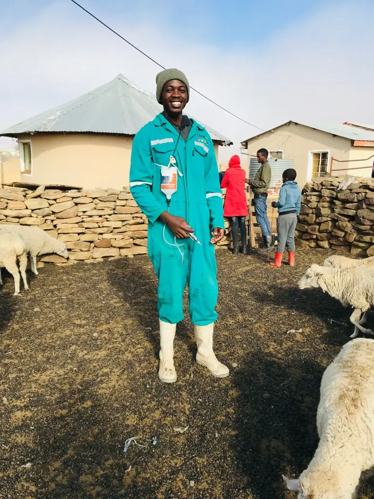 USimanye Sonkebe ukhule efuna ukuba ngugqirha wezilwanyana kuba wayesoloko ezithanda izilwanya yaye esoloko eyikhathalele intlalontle yazo. Ifoto: Kubonelelwe/NgabakwaFood For Mzansi