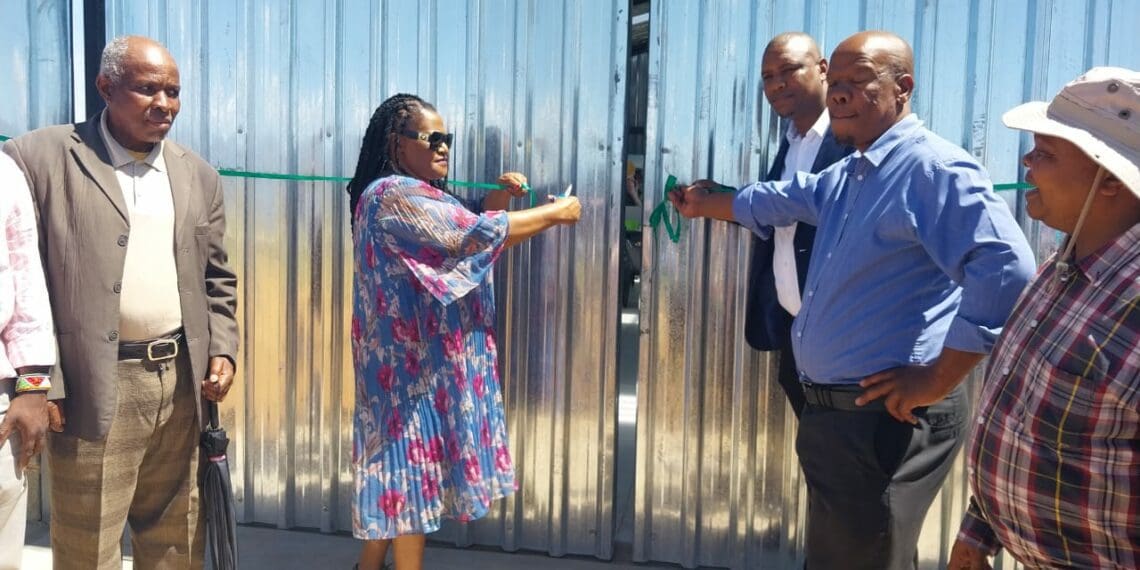 Jubilant members of the Mfici Noncedo multipurpose shed receive keys of the new facility from MEC Nonkqubela Peters during the handing over of the new structure built by the Eastern Cape Department of Rural Development and Agrarian Reform with a R1.3 million as part of commercialising agriculture in the province. Photo: DRDAR
