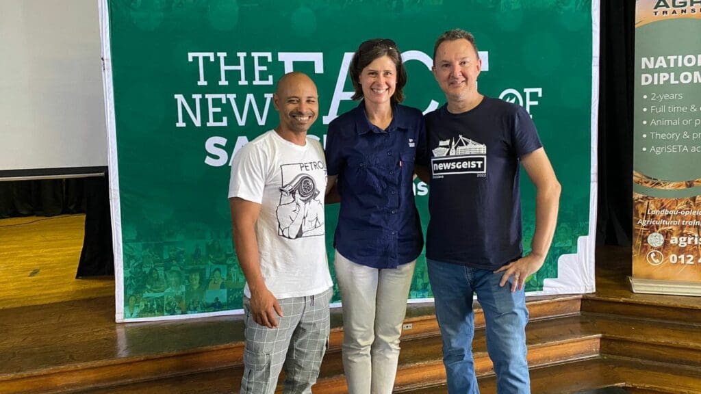 Toinette van Rooyen (middle), a sweet corn breeder from Stark Ayres, with television personality Jerome Rex and Food For Mzansi co-founder Kobus Louwrens. Photo: Supplied/Food For Mzansi