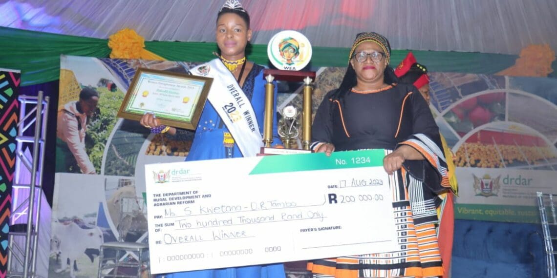 The overall winner of the department of rural development and agrarian reform's Women Entrepreneur Awards, Siphesihle Kwetana, with MEC Nonkqubela Pieters at the awards ceremony. Photo: Supplied/ Sisipho 
Zamxaka/DRDAR