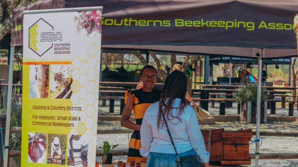 The Southerns Beekeeping Association unites hobbyist and professional beekeepers, ranging from those with a few hives for pure enjoyment to experts managing hundreds for honey production and pollination services. Its members span Gauteng and beyond, all drawn to the captivating world of honey bees. Beyond a shared love for these remarkable insects, we are dedicated to promoting and preserving beekeeping, a vital component of a healthy agricultural sector and ecosystem. Photo: Supplied/Agri Gauteng