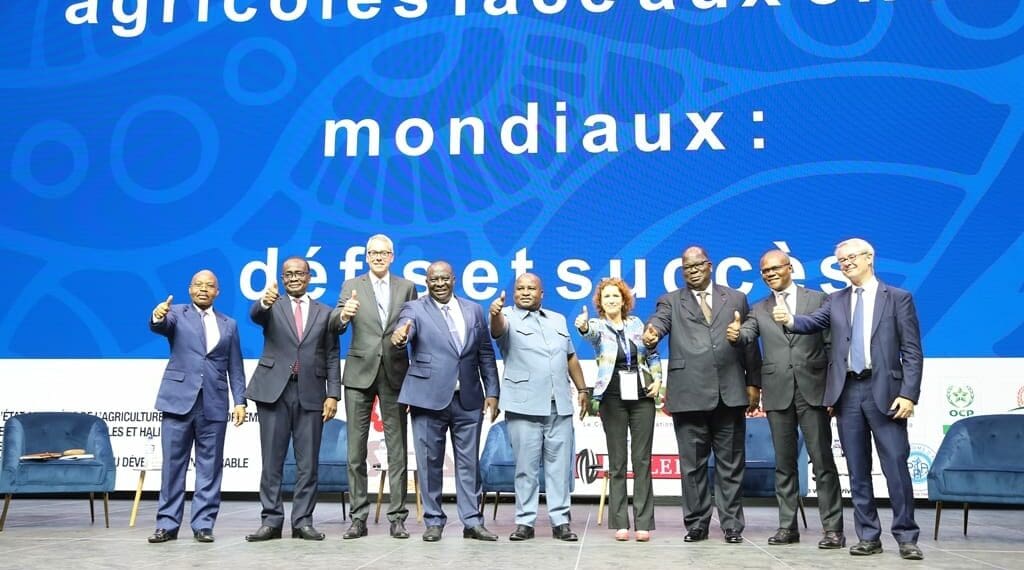 Deputy minister Mcebisi Skwatsha (in the middle) said the Agriculture and Agro-processing Master Plan is key in ensuring the country drives investment. Photo: Supplied/Facebook