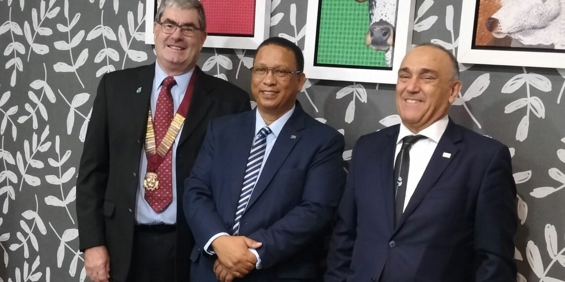 Dr Paul van Merwe, president of SAVA, joins Western Cape agriculture minister Dr Ivan Meyer and Dr Rafael Laguens at the 39th World Veterinary Association Congress in Cape Town. Photo: Supplied/Food For Mzansi