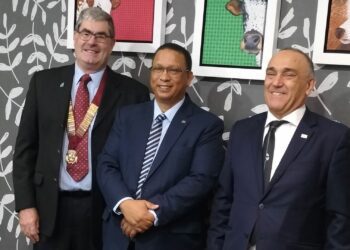 Dr Paul van Merwe, president of SAVA, joins Western Cape agriculture minister Dr Ivan Meyer and Dr Rafael Laguens at the 39th World Veterinary Association Congress in Cape Town. Photo: Supplied/Food For Mzansi